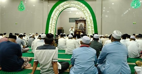 Gubernur Al Haris Bersama Pejabat Pemprov Jambi Safari Subuh di Masjid Shobahul Khoiriyah Thehok