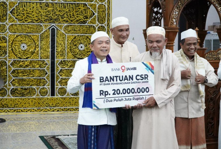 Gubernur Jambi Dr. H. Al Haris, S.Sos, MH kembali melaksanakan Safari Ramadhan 1446 Hijriah di Masjid Al Ma'mur, Desa Panti, Kecamatan Sarolangun, Kabupaten Sarolangun