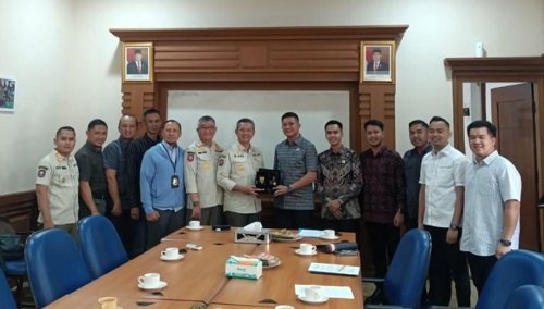 Gali Informasi Tentang Penegakan Perda Komisi I DPRD Jambi Kunjungan ke Satpol-PP dan DPRD Jawa Barat