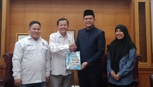 Ketua DPRD Provinsi Jambi M Hafiz Terima Laporan Kinerja Komisi Informasi 2024
