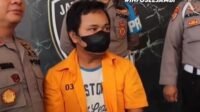 Seorang pedagang pempek di Jambi nekat menusuk seorang pria hingga tewas serta melukai satu orang lainnya di Pasar Angso Duo Jambi.