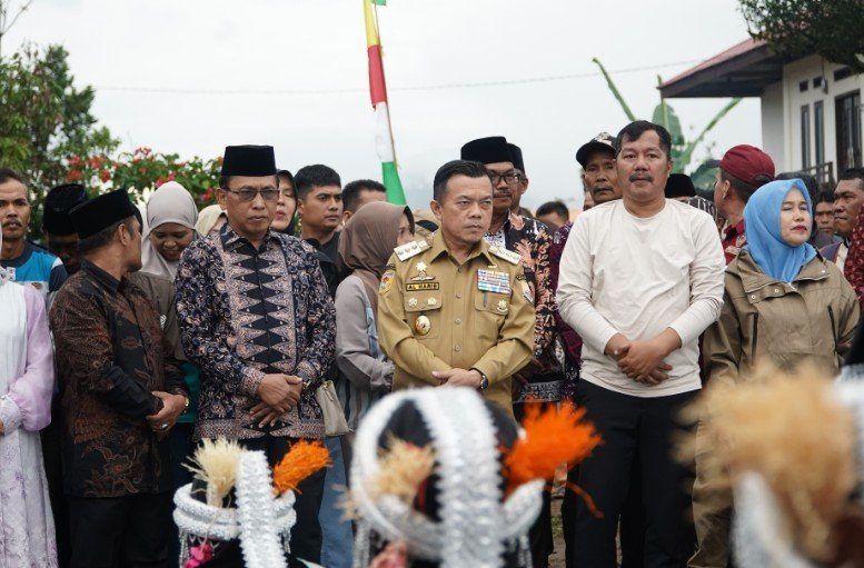 Gubernur Jambi Dr. H. Al Haris, S.Sos. MH bersama Bupati Kerinci Monadi beserta rombongan melaksankan Peninjauan Jalan di Renah Pemetik