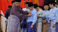 Gubernur Jambi, Al Haris disematkan gelar Tun Perak oleh Tuan Yang Terutama Tun Seri Setia DR H Mohd Ali Rustam selaku Presiden Dewan Melayu Dewan Islam (DMDI) yang Di-Pertua Negeri Malaka.