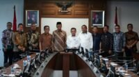 Gubernur Jambi, Al Haris, bersama para Bupati/Wali Kota se-Provinsi Jambi dan anggota Komisi V DPR RI melakukan kunjungan resmi ke Kementerian Pekerjaan Umum (PU) di Kantor Kementerian PU