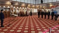Mantan Pj Bupati Sarolangun, Henrizal, menduduki jabatan baru sebagai Kepala Dinas Perkebunan (Kadisbun) Provinsi Jambi. Selain dia, beberapa pejabat eselon 2 juga kena mutasi