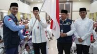 Gubernur Jambi yang diwakili oleh Asisten II Sekda Provinsi Jambi Bidang Perekonomi dan Pembangunan Johansyah, SE, ME melepas secara resmi keberangakatan Jemaah Calon Haji (JCH) yang tergabung dalam Kloter 19