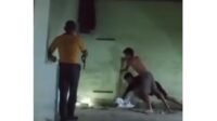 Viral di media sosial (Medsos) warga Mayang, Kota Jambi menangkap ular piton sepanjang 3 meter.