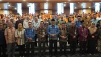 Sekda Sudirman saat menghadiri Launching Sistem Informasi Manajemen Platform Digisawit.com, Sistem Informasi Korporasi Petani Sawit Digital Berkelanjutan, bertempat di Ruang Unifac Universitas Jambi.
