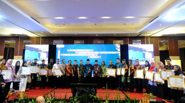 Wakil Gubernur Jambi Drs. H. Abdullah Sani, M.Pd.I membuka secara resmi Rapat Koordinasi Daerah Program Pembangunan Keluarga, Kependudukan, dan Keluarga Berencana (Bangga Kencana) serta Percepatan Pencegahan dan Penurunan Stunting Provinsi Jambi Tahun 2025