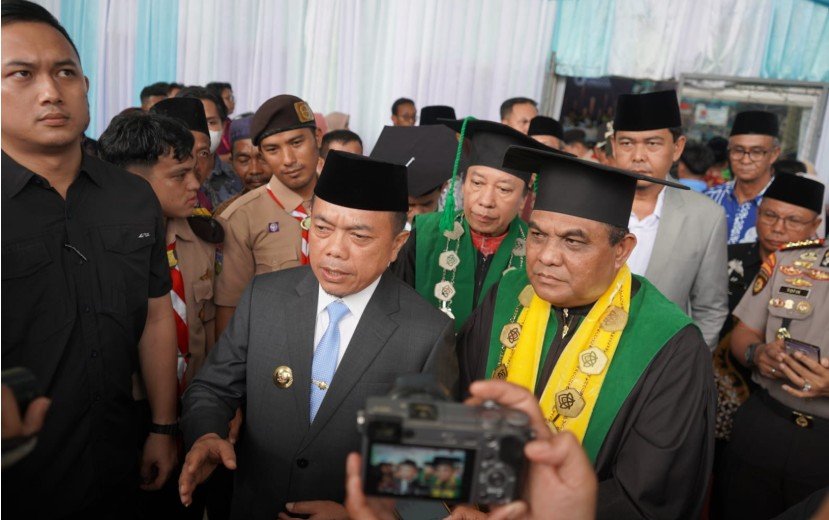 Gubernur Jambi saat menghadiri Wisuda Sarjana Ke-69, Magister Ke-42, dan Doktor Ke-18 Universitas Islam Negeri (UIN) Sulthan Thaha Saifuddin Jambi.