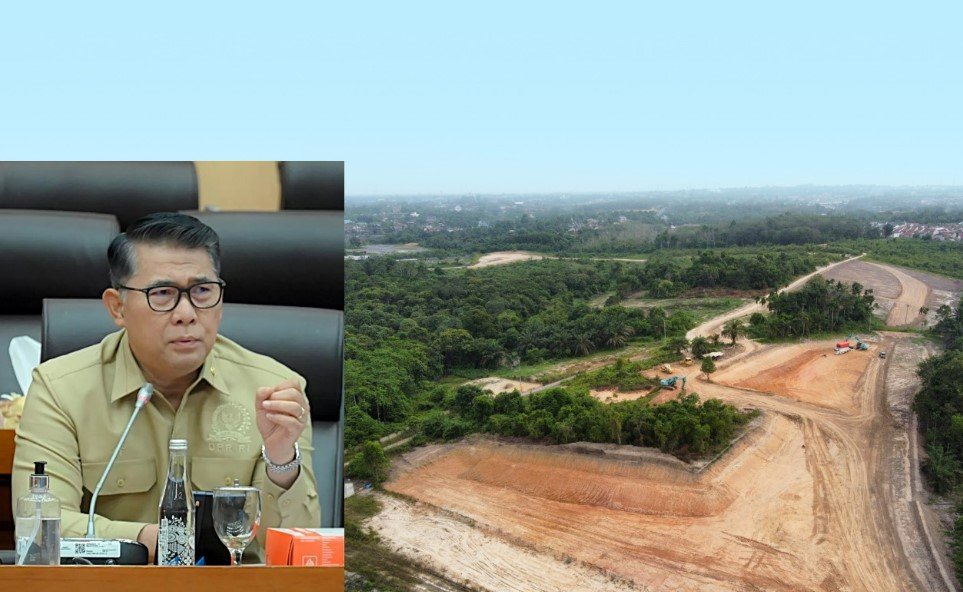 Syarif Fasha (kiri), insert foto areal stockpile batu bara PT SAS Jambi. Foto : Ist