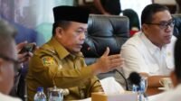 Gubernur saat Rapat Pembahasan Terkait Inventarisasi Sumur Minyak Masyarakat Existing di Provinsi Jambi.