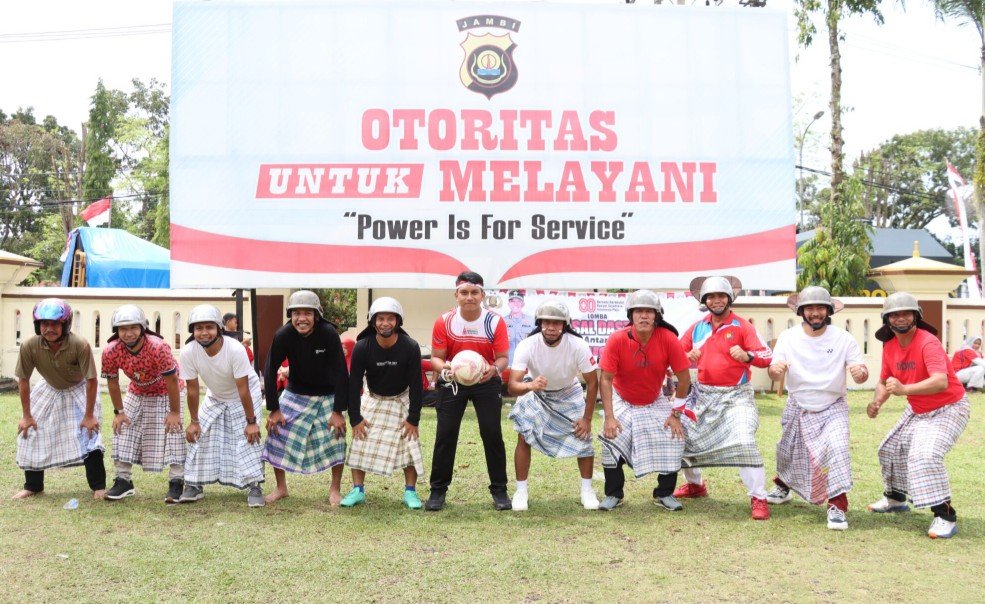 Pesan Moral Main Futsal Pakai Sarung dan Helm, PJU Polres Merangin Bungkam Wartawan 3:0