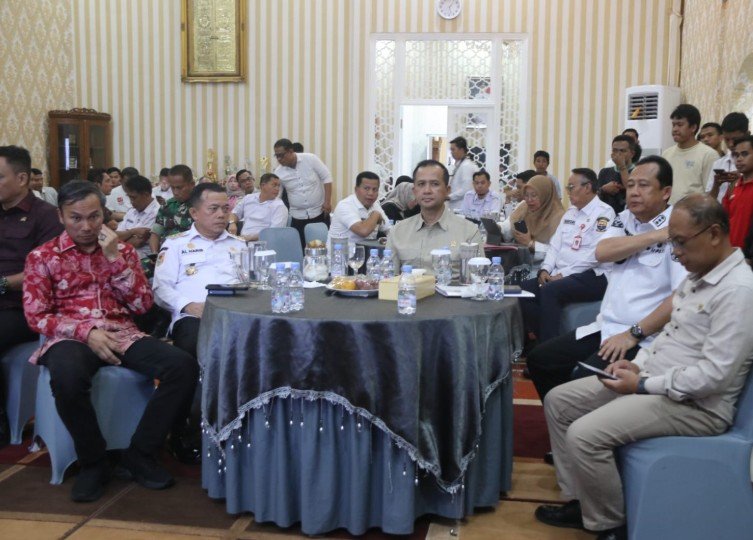 Gubernur Al Haris Dampingi Menteri Transmigrasi Bahas Penyelesaian Permasalahan TSM IV Gelam Baru