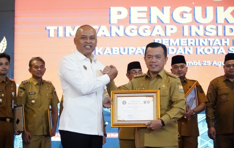 Gubernur Al Haris Terima Penghargaan Jambi Jadi Provinsi ke-6 Lengkapi Tim Tanggap Insiden Siber, Tegaskan Perkuat Ketahanan Digital Daerah