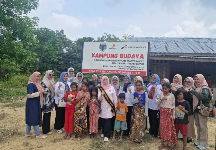Bunda Hesti Haris Tinjau Pendidikan Anak SAD di Desa Hajran Batang Hari
