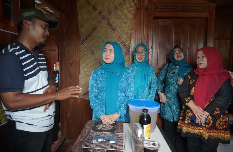 Hj. Hesti Haris Apresiasi Inovasi Rumah Kreatif Nekno dalam Pemanfaatan Limbah Sawit