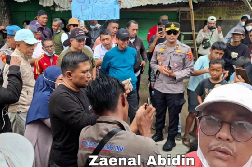 Zainul saat demo warga Aur Kenali beberapa waktu lalu.