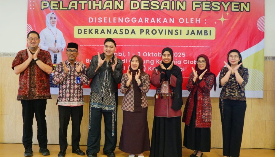 Wastra Jambi Naik Kelas, Hj. Hesti Haris Buka Pelatihan Desain Fesyen