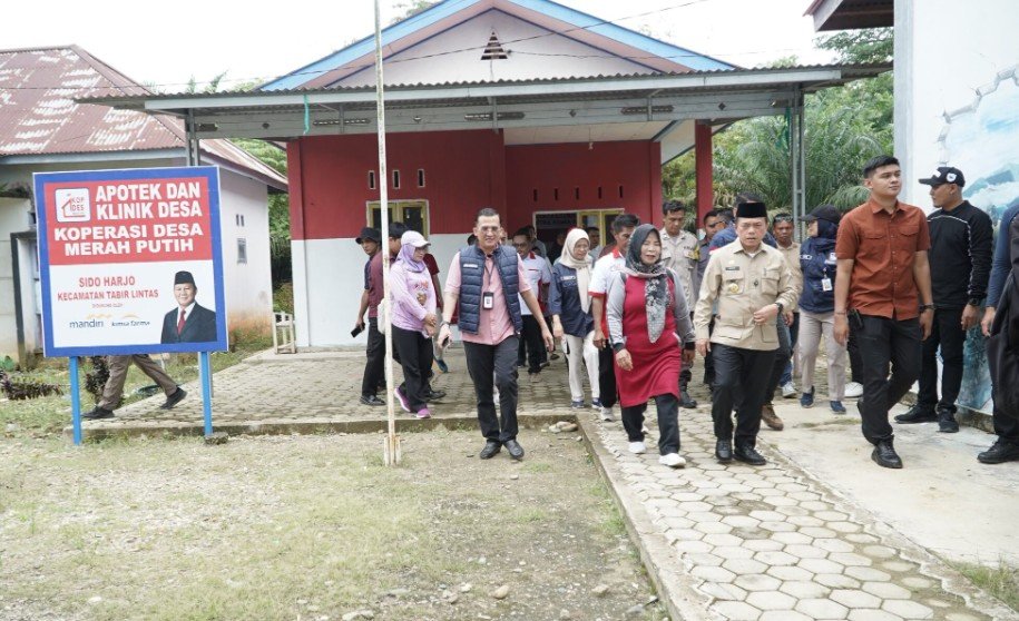 Tinjau Dapur MBG, Gubernur Al Haris Minta Jaga Kualitas Bahan Baku dan Kebersihan