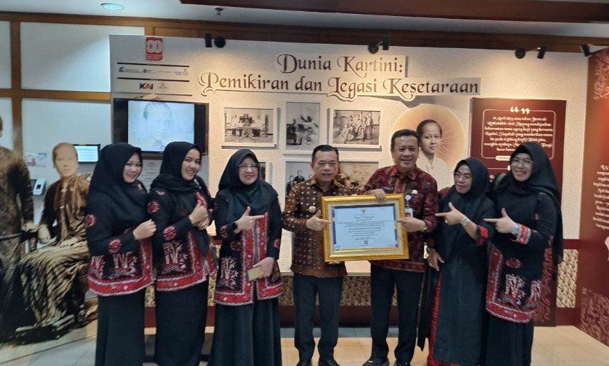 Gubernur Al Haris Raih Penghargaan Akreditasi Kearsipan Tingkat Nasional, Dengan Kategori “Sangat Memuaskan”