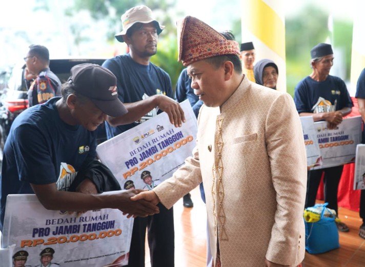 Pro Jambi Tangguh Hadir di Tanjab Timur, 51 Keluarga Nikmati Rumah Baru dari Gubernur Al Haris