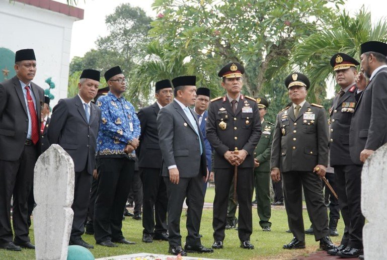 Refleksi Hari Pahlawan: Gubernur Al Haris Tekankan Pendidikan dan Persatuan Bangsa