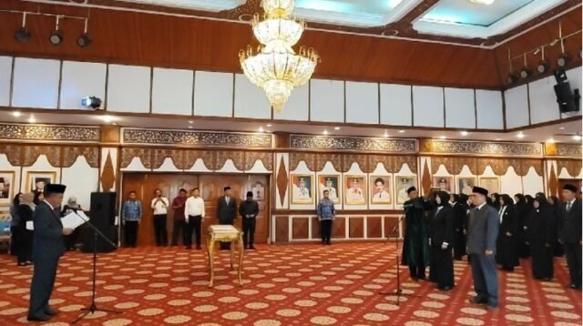Abdullah Sani Lantik 49 Pejabat Esellon II, III, IV dan Fungsional Pemprov Jambi