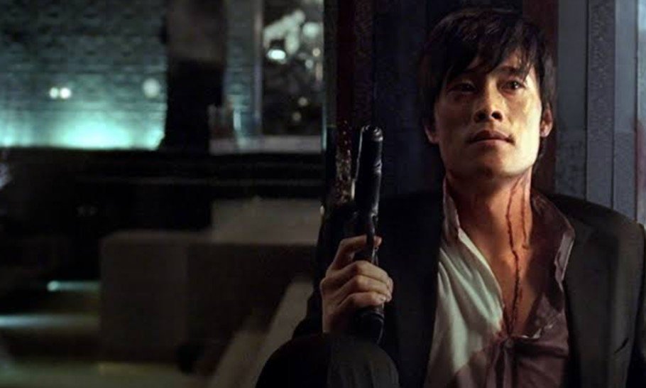 A Bittersweet Life: Aksi Sunyi, Kesetiaan Kelam, dan Balas Dendam Tanpa Kemenangan