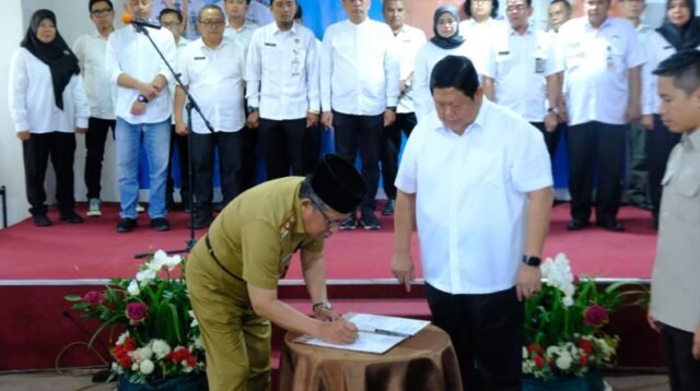 Wagub Sani Kukuhkan Pengurus FPRB Provinsi Jambi