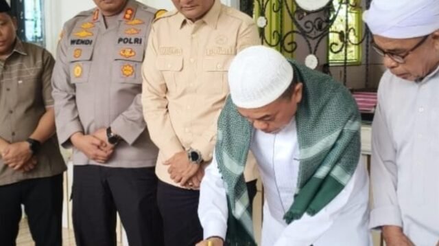 Senyum Warga Batang Asai Sambut Jalan Baru, Gubernur Al Haris Resmikan Akses Impian 88 Kilometer
