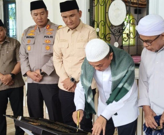 Senyum Warga Batang Asai Sambut Jalan Baru, Gubernur Al Haris Resmikan Akses Impian 88 Kilometer