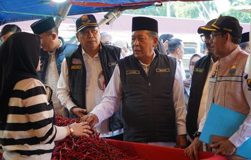 Wagub Sani Pimpin Sidak Pasar Angso Duo, Cek Harga Pangan Jelang Lebaran
