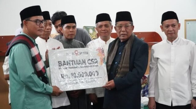 Safari Ramadhan di Tanjab Timur, Wagub Sani Serahkan Bantuan Stunting, CSR Hingga BAZNAS