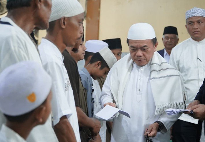 Safari Subuh di Masjid Raya Magat Sari, Gubernur Al Haris Ingatkan Warga Hadapi Kemarau dan Bijak Gunakan BBM
