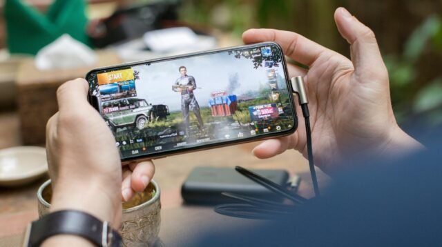 HP gaming terbaik dengan layar 120Hz, prosesor Snapdragon, RAM 12GB, dan baterai tahan lama untuk pengalaman bermain optimal