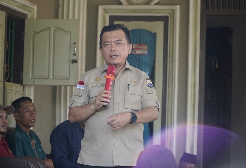 Tinjau Warga Selango yang Terdampak Banjir, Gubernur Al Haris Beri Motivasi Agar Tetap Tegar dan Sabar serta Gelontorkan 1 ton Beras