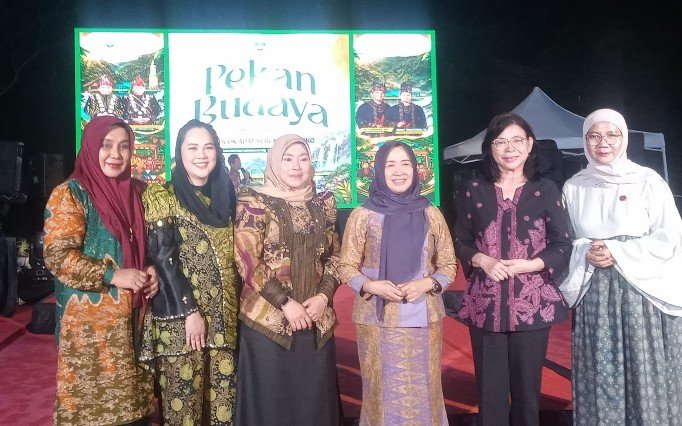 Hj Hesnidar Haris Harapkan Pekan Budaya Jadi Benteng Generasi Muda dari Budaya Luar