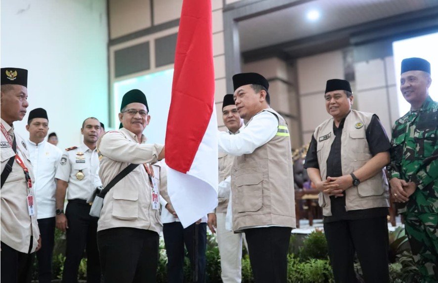 Lepas Kloter Perdana Keberangkatan Haji 2026 Provinsi Jambi, Gubernur Al Haris Tegaskan Komitmen Pelayanan Terbaik untuk Jema'ah