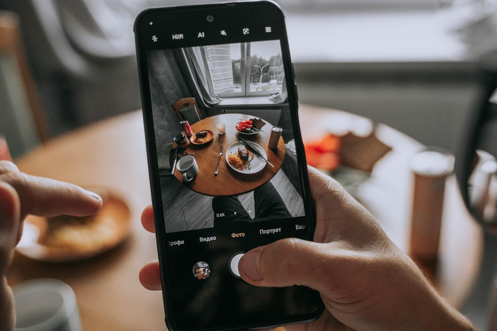 Gambar hp dengan kamera terbaik 3 jutaan, menonjolkan desain elegan dan foto berkualitas tinggi