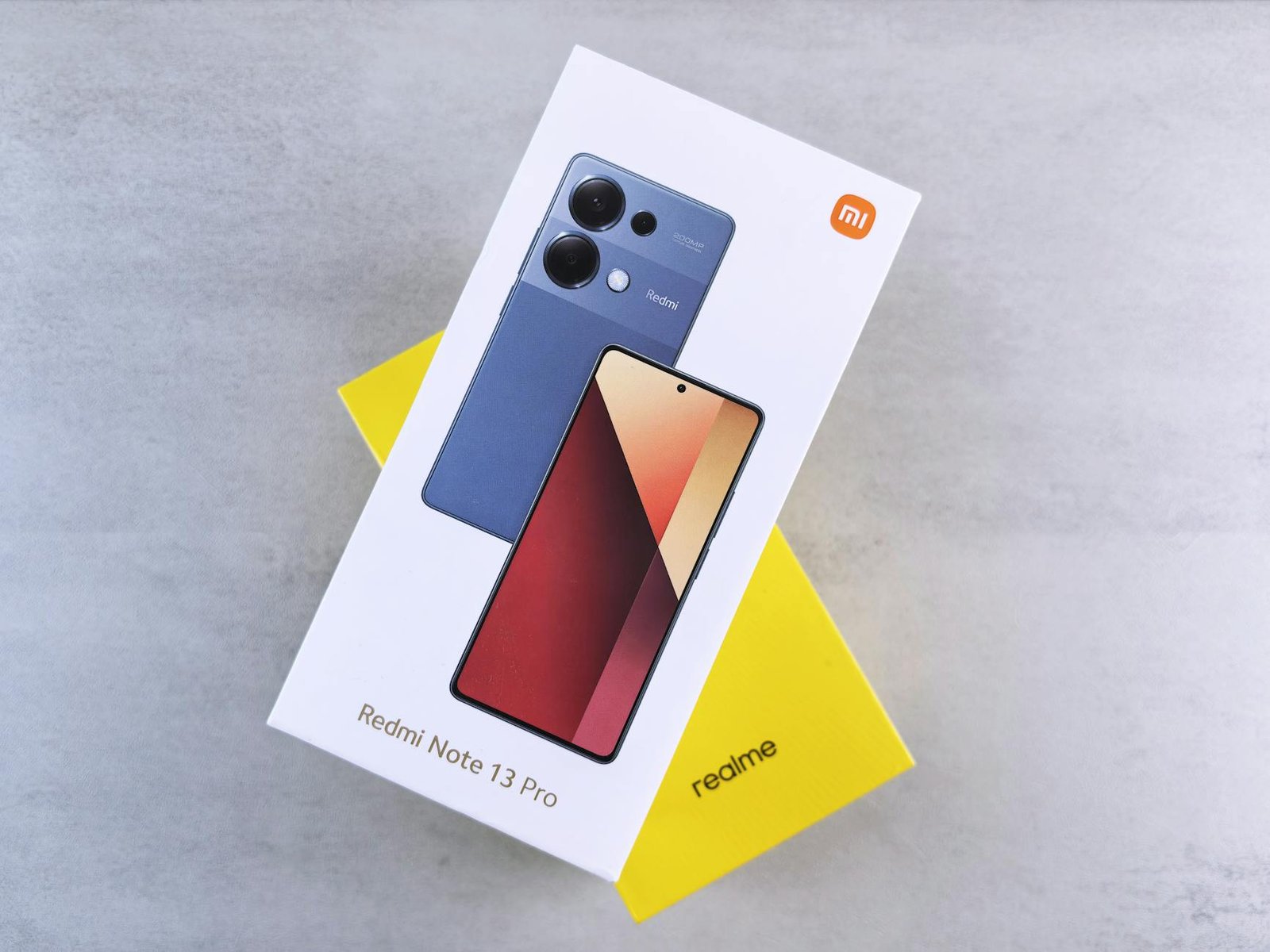 Smartphone Xiaomi terbaru dengan desain elegan, layar AMOLED, dan kamera 108MP menampilkan teknologi inovatif.