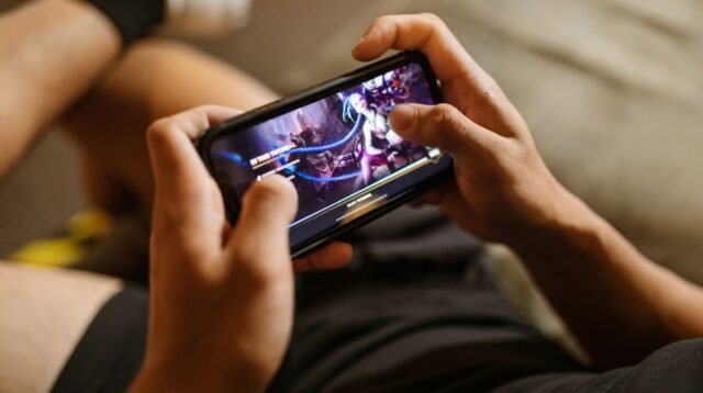 Smartphone gaming murah dengan desain sleek, prosesor kuat, dan layar beresolusi tinggi.