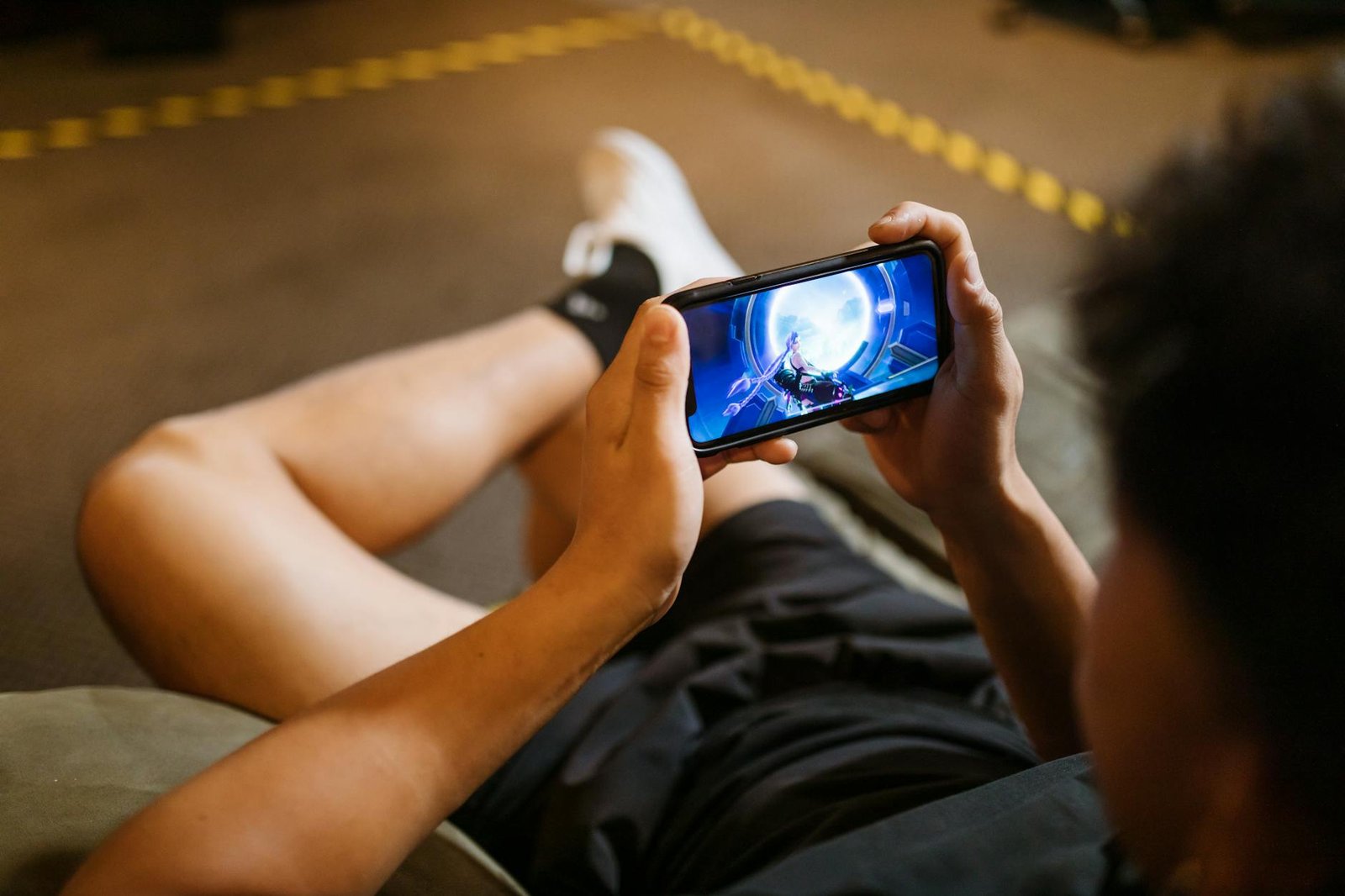 Smartphone dengan performa tinggi untuk gaming lama, prosesor kuat, RAM besar, grafis mulus.