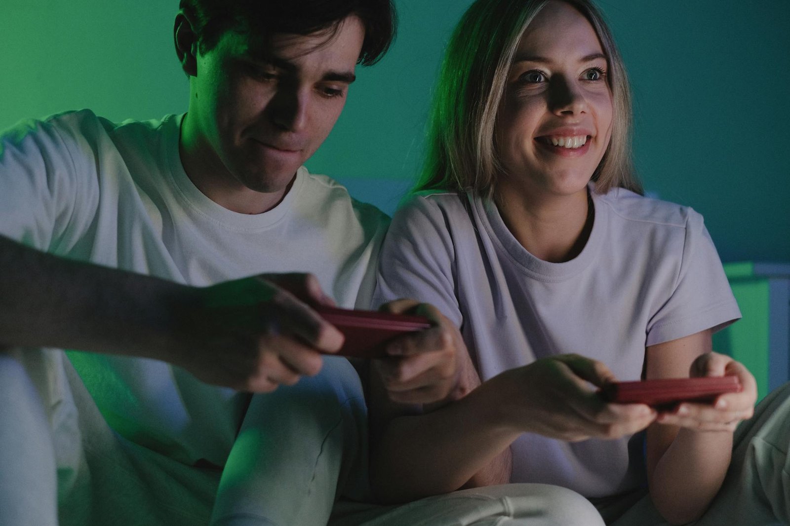 HP gaming terbaik dengan layar 120Hz, Snapdragon 8 Gen 2, dan pendingin vapor chamber untuk permainan mulus.