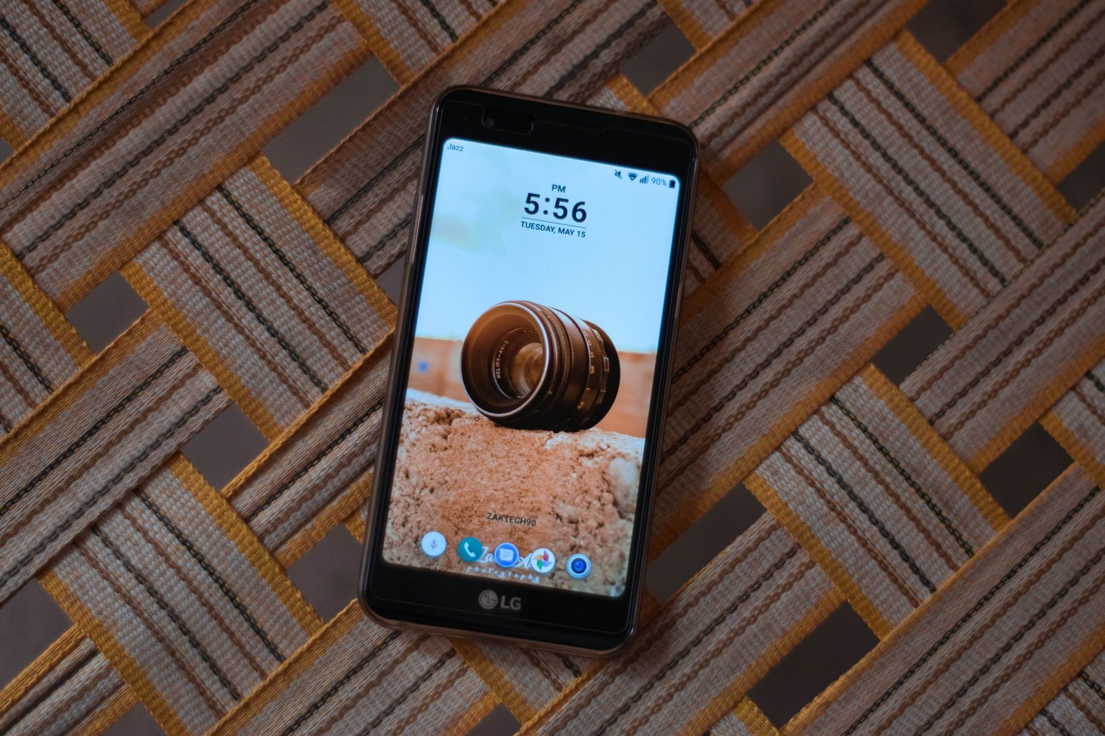 Smartphone Android terbaik 2024 dengan kamera canggih, performa cepat, dan desain elegan.