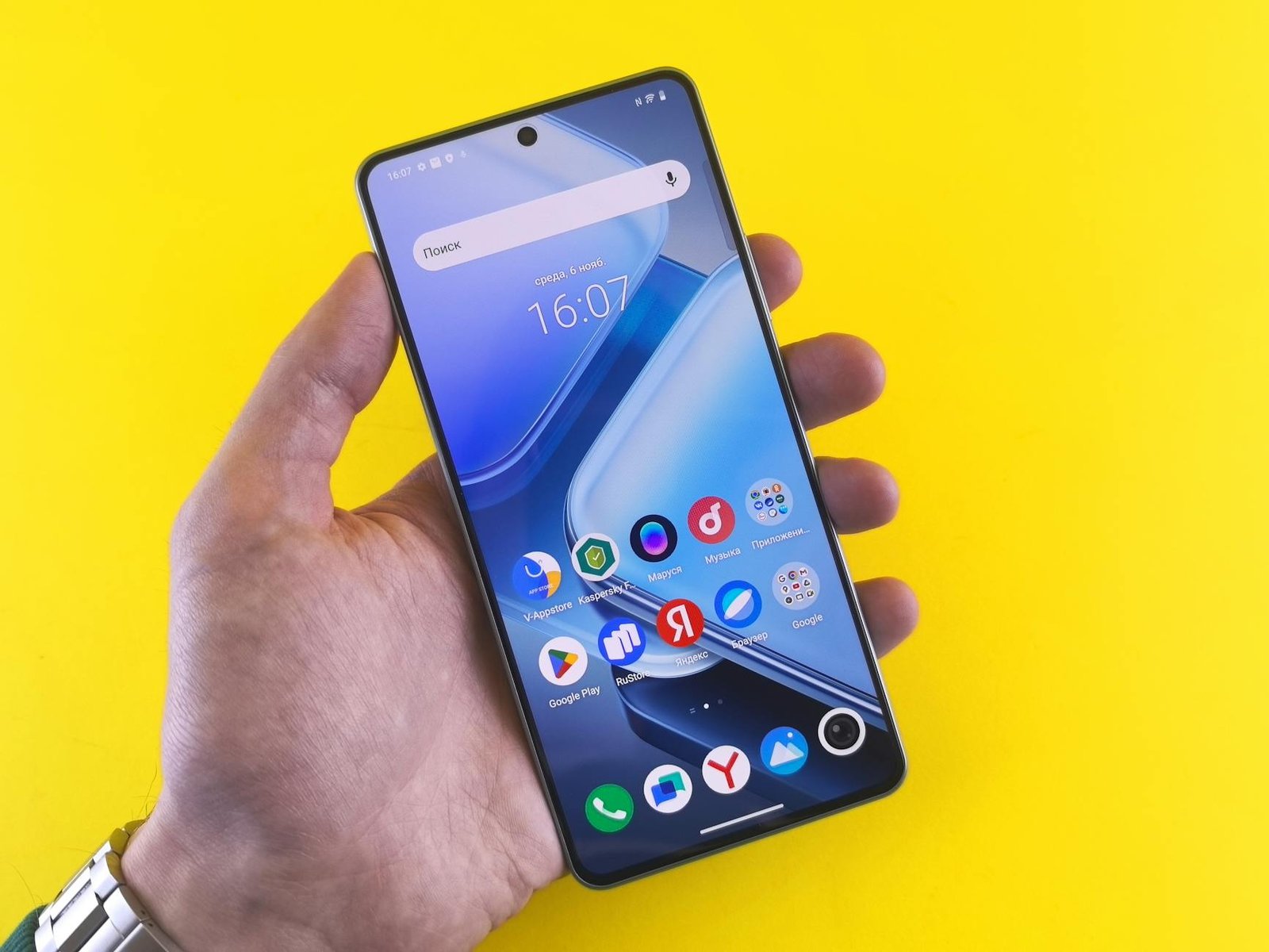 Smartphone Vivo terbaru dengan desain elegan, layar AMOLED 6,5 inci, dan kamera triple 50MP untuk foto berkualitas tinggi.