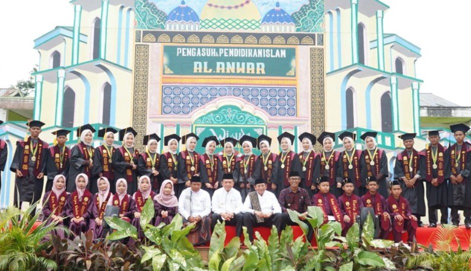 Gubernur Al Haris Doakan Santri Ponpes Al-Anwar Jadi Generasi Berakhlak Mulia dan Berprestasi