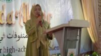Hj Hesti Haris Hadiri Wisuda Akbar Ponpes Darul Arifin ke-5 Hj Hesti Haris Hadiri Wisuda Akbar Ponpes Darul Arifin ke-5