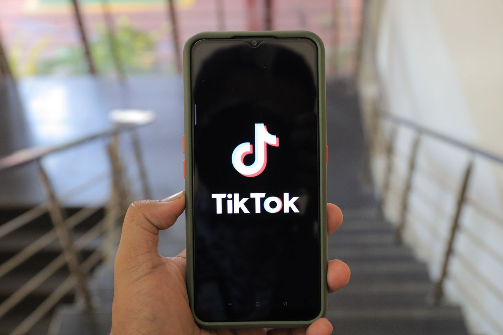 Handphone terjangkau dengan kamera bagus, cocok buat bikin konten TikTok kreatif
