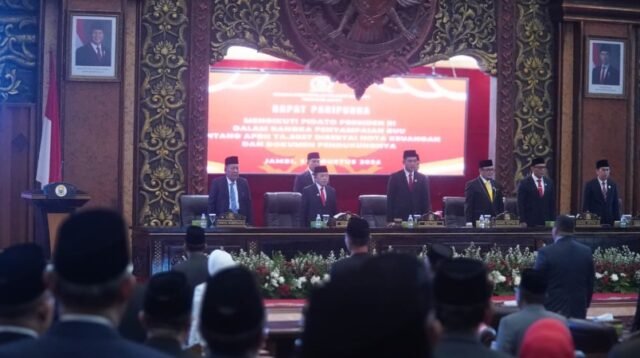 Gubernur Al Haris Bersama Forkopimda Jambi Ikuti Pidato Presiden RI dan Ketua DPR RI di Ruang Utama DPRD Provinsi
